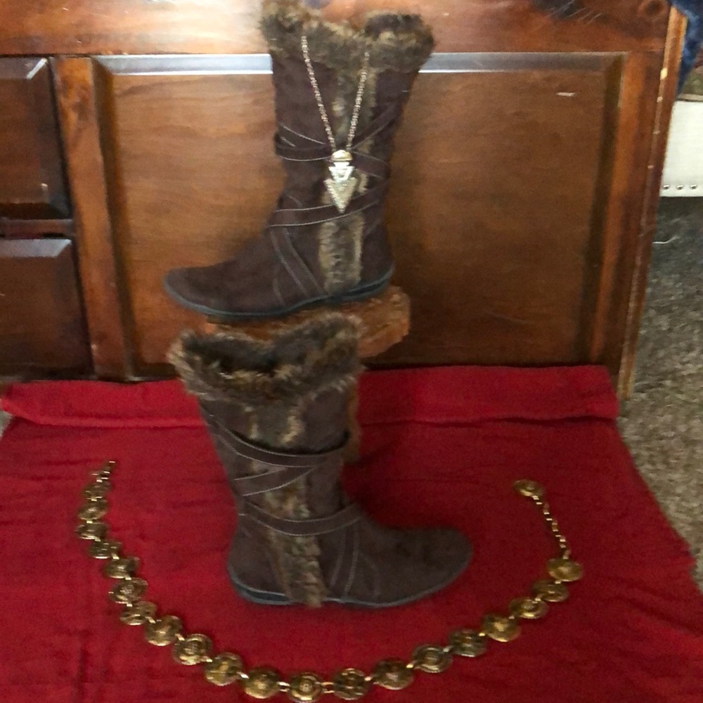 Natural souls. Sued.  Boots
